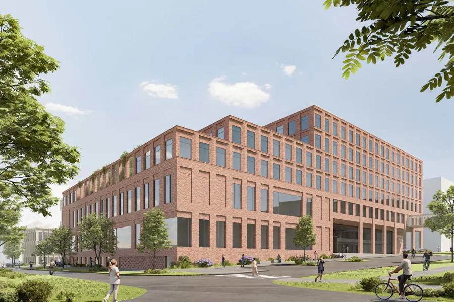 En stor murbygning med folk som gikk rundt