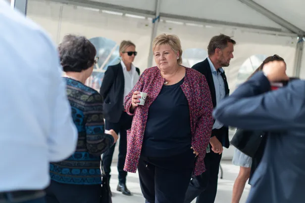 Statsministeren mingler etter seremonien