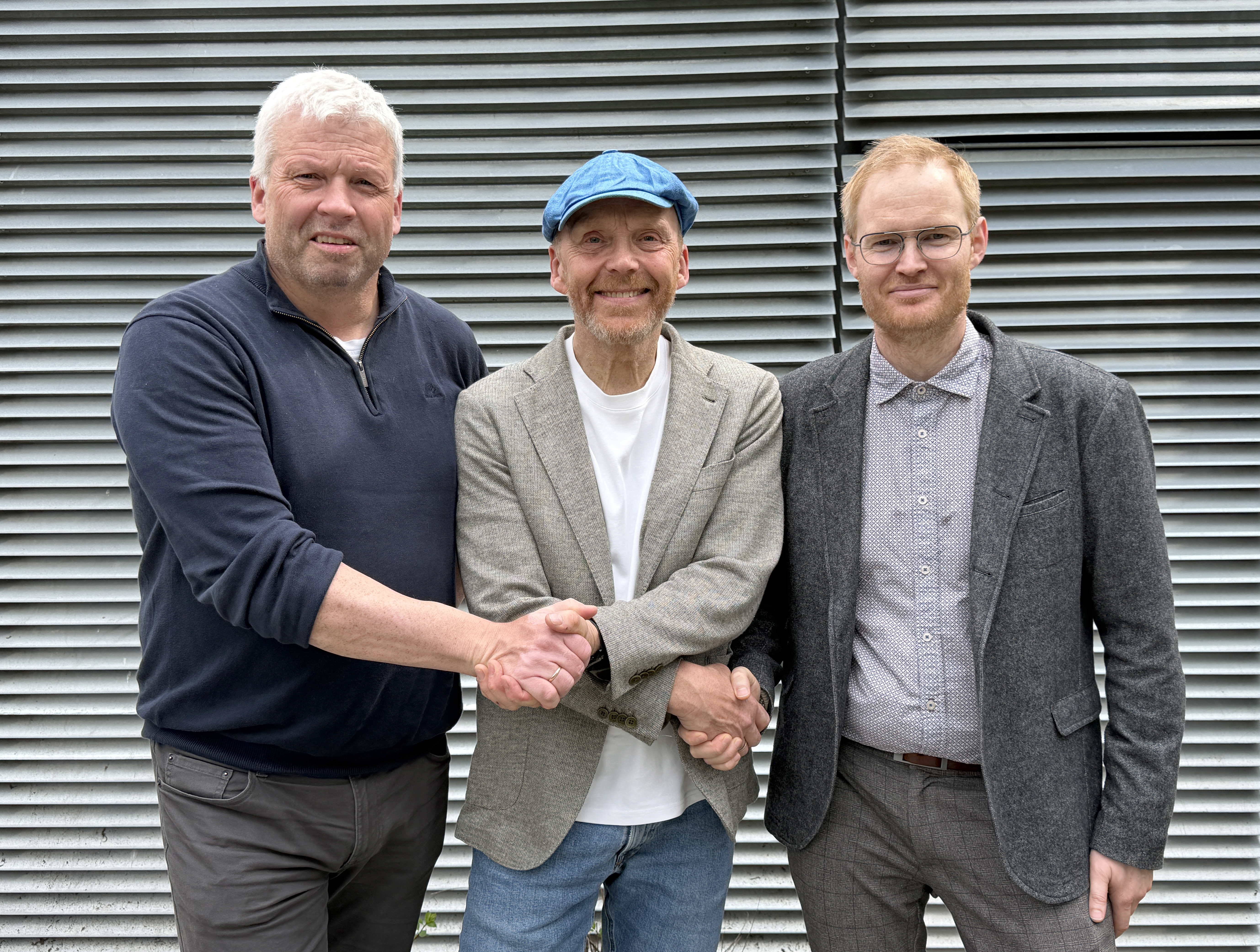 menn som inngår avtale