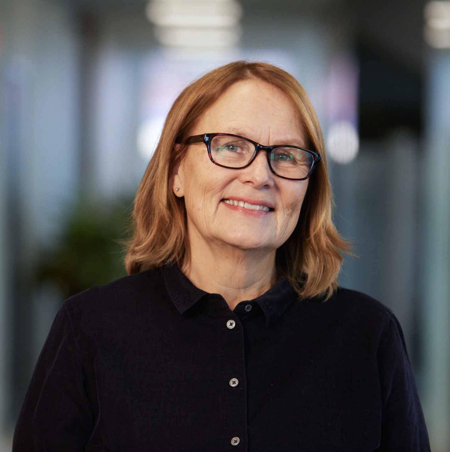 En person som bruker briller