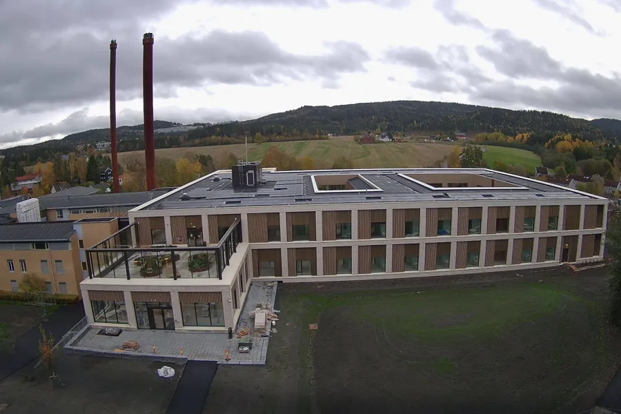 En bygning med stort tak