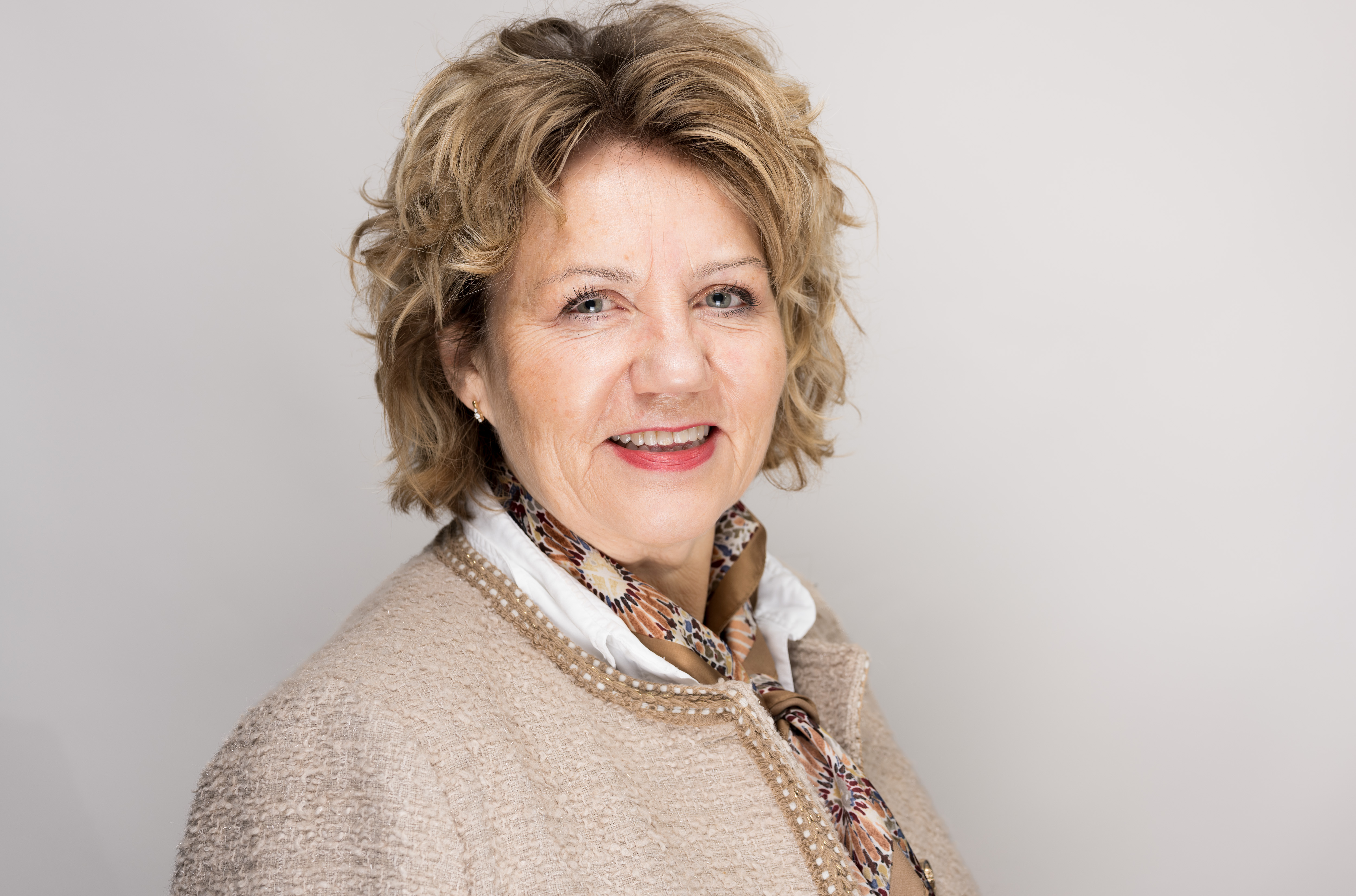 En person med et halskjede